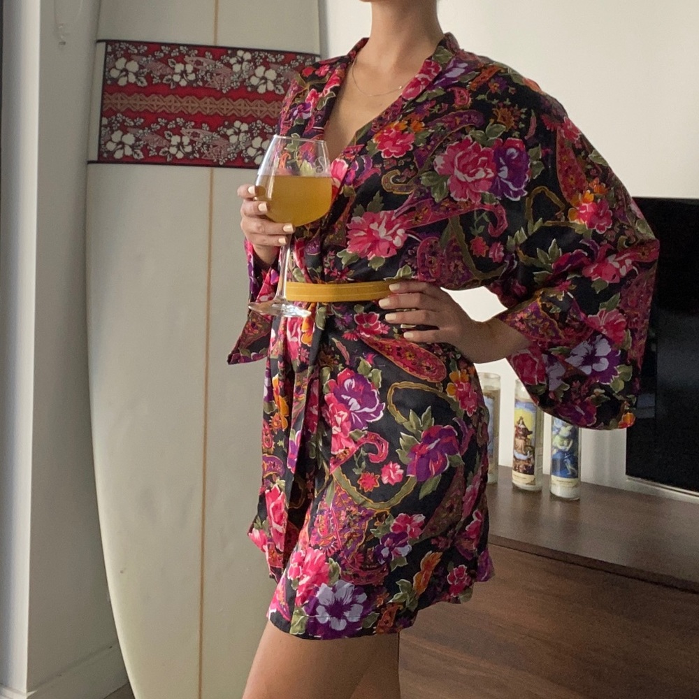 VS Silky Kimono Robe